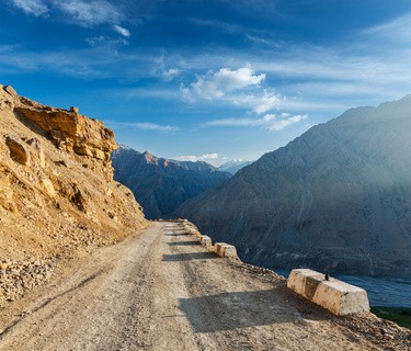 Strasse im Himalaya - Die 10 gefährlichsten Straßen der Welt
