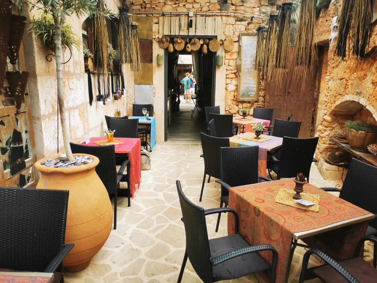 Innenhof-Pacio vom Restaurant Goli in Santanyi